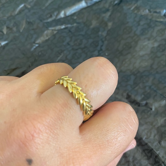 Future Ethereal Ring - Picture 5 of 16